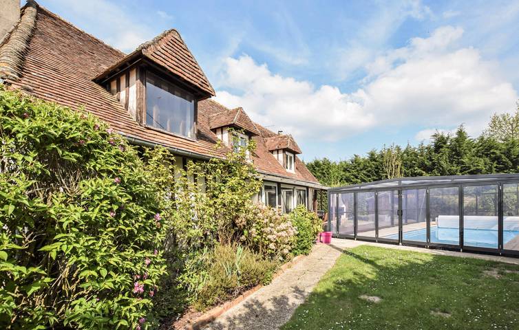 Location de vacances pour 7 personnes, avec terrasse ainsi que jardin et piscine, animaux acceptés dans Livarot-Pays-d'Auge - 3