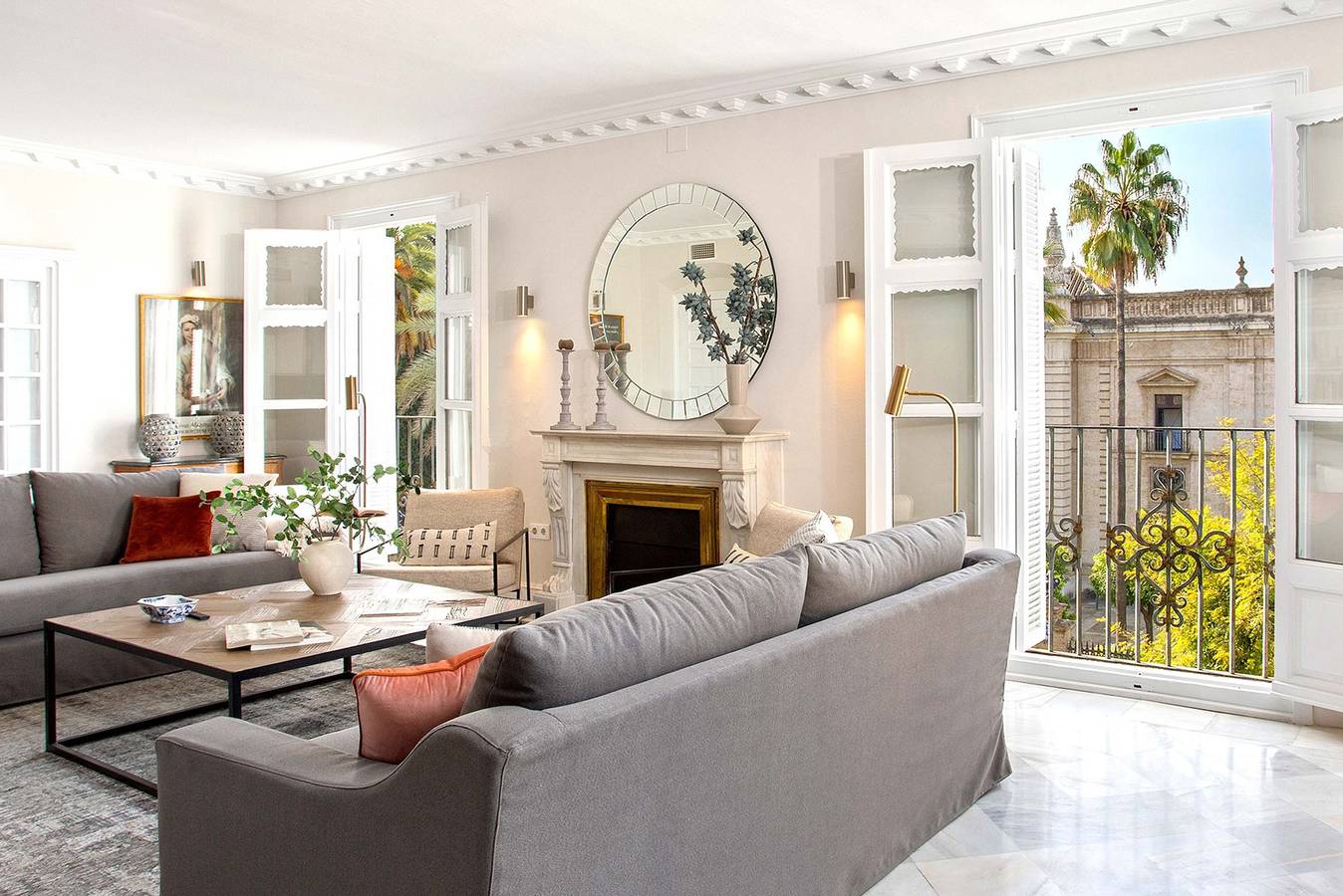 Entire apartment, Spectacular apartment with 258m2 and 4Bd near Alcazar. San Fernando in Casco Antiguo, Sevilla