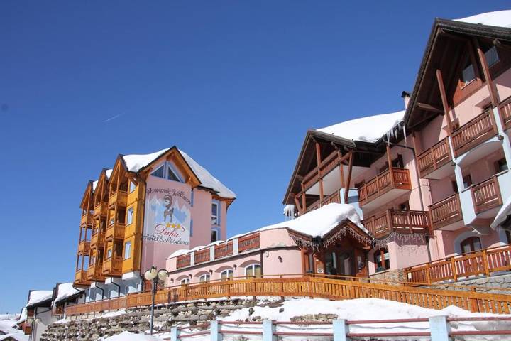 Hôtel pour 4 personnes, avec jacuzzi et sauna ainsi que piscine et bassin pour enfant