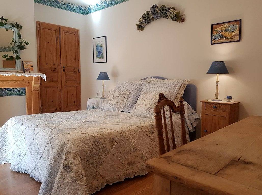 La Gaspardine maison d'hôtes - La chambre bleue in La Chapelle-d'Alagnon, Parc naturel régional des Volcans d'Auvergne