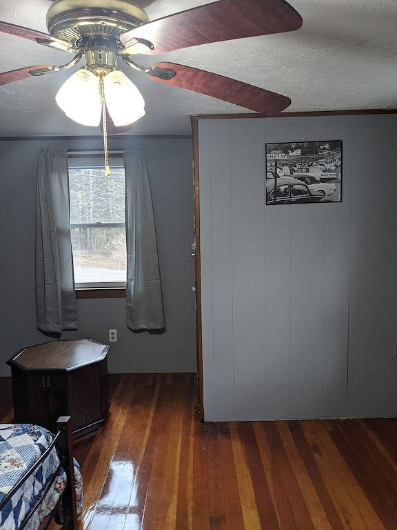 5 minutes from original Woodstock site. in Sullivan County