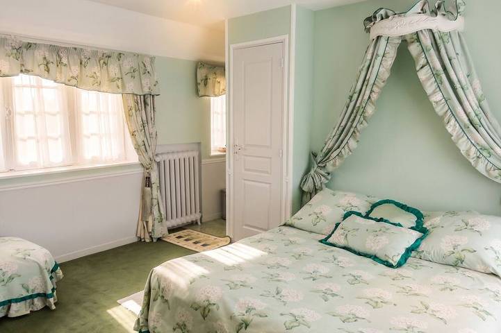 Gîte pour 2 personnes, avec terrasse ainsi que piscine et jardin à Saint-Martin-des-Entrées - 2