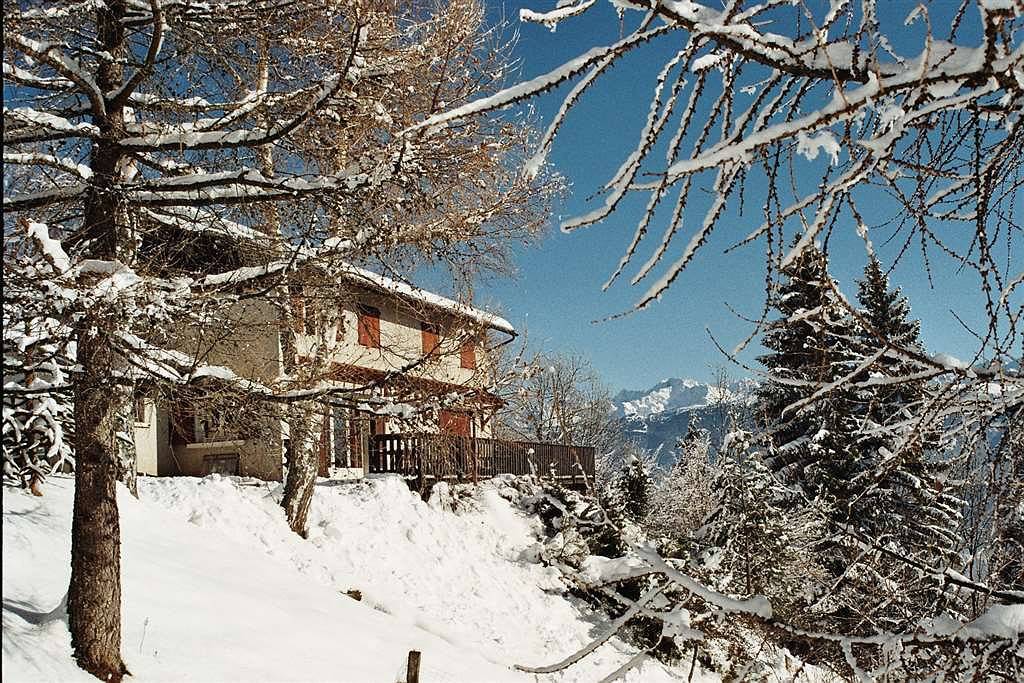Gemütliche Gite mit Parkplatz, Garten & TV 2km vom Skilift in Saint-Bernard, Isère