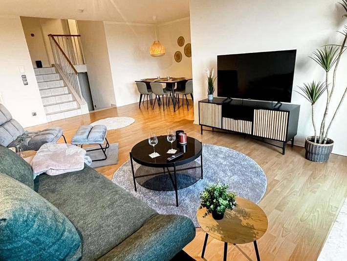 Ferienwohnung für 6 Personen, mit Balkon und Terrasse sowie Ausblick in Unterschleißheim
