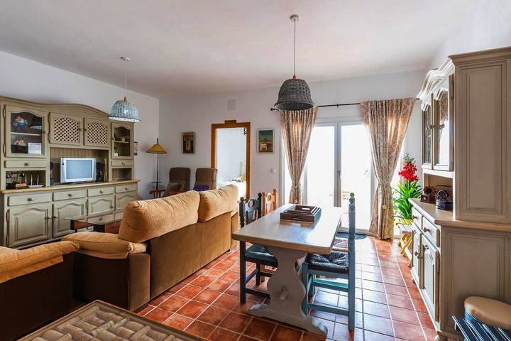 Casa rural para 18 personas, con jardín y vistas, Se admiten mascotas en Tentudía