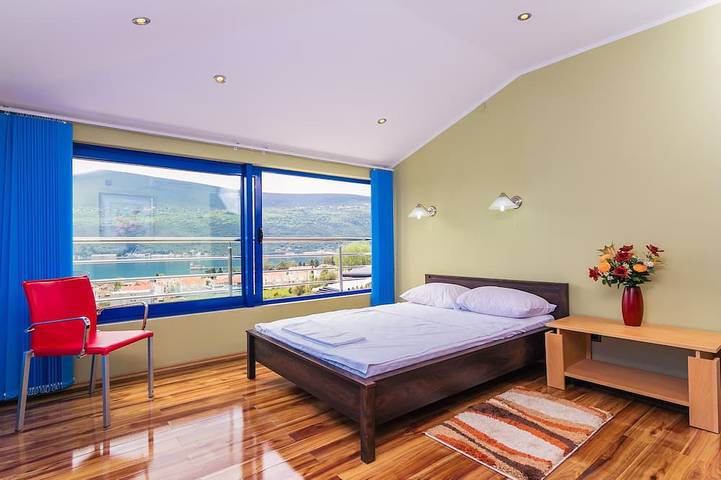 Villa avec piscine Djenovici in Đenovići, Bay of Kotor
