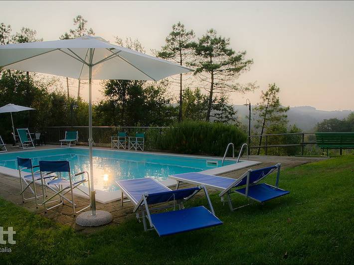 Location de vacances pour 8 personnes, avec terrasse ainsi que balcon/terrasse et piscine à Montespertoli - 3