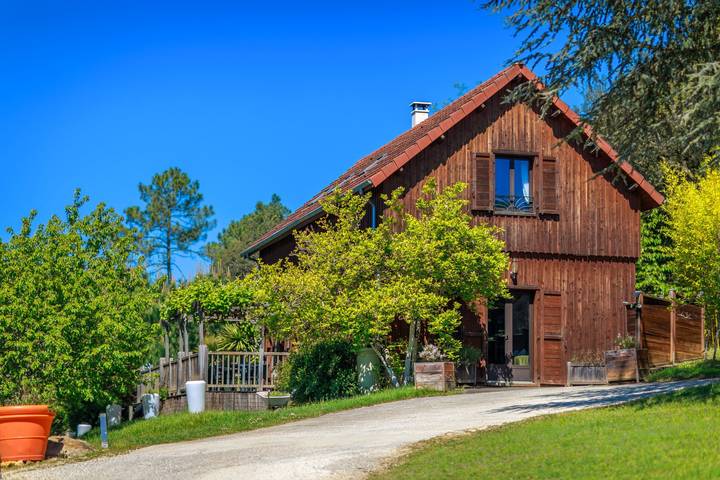 Gîte pour 8 personnes, avec piscine et jardin ainsi que sauna et jacuzzi à Carsac-Aillac - 2