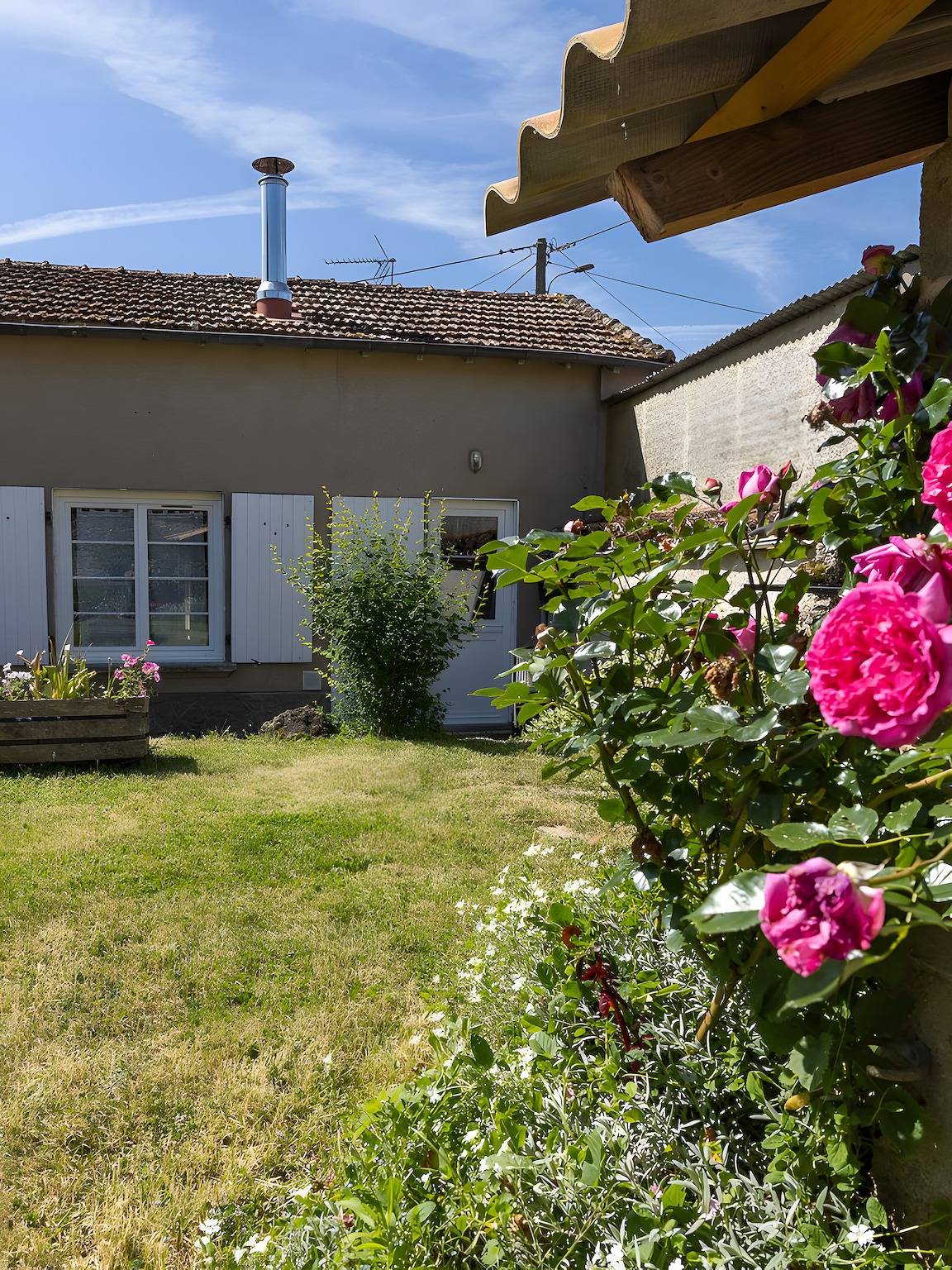 Gîte La Traverse: privé terras, eigen tuin en Wi-Fi in Persac in Persac, Vienne