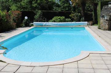 Gîte pour 5 personnes, avec piscine ainsi que vue et terrasse à Tamniès