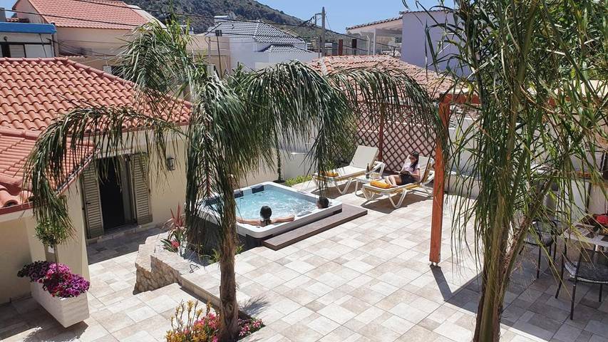 Location de vacances pour 6 personnes, avec jacuzzi ainsi que jardin et balcon dans Tolo (Grèce) - 2