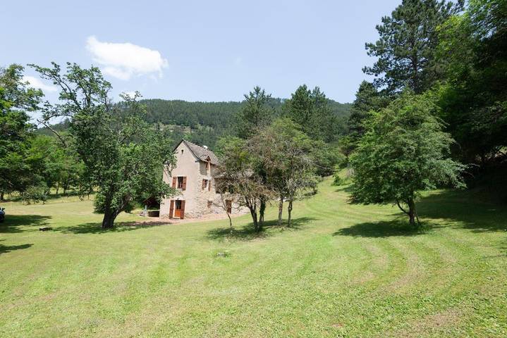 Gîte pour 6 personnes, avec jardin à Saint-Bauzile
