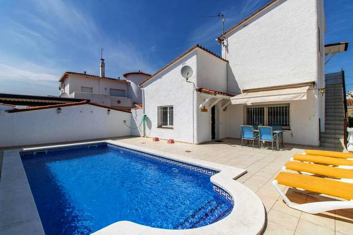 Chalet para 7 personas, con jardín y piscina - 1