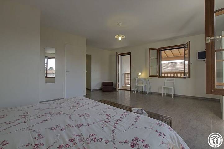 Location de vacances pour 6 personnes, avec jardin et balcon à Pérouges - 2