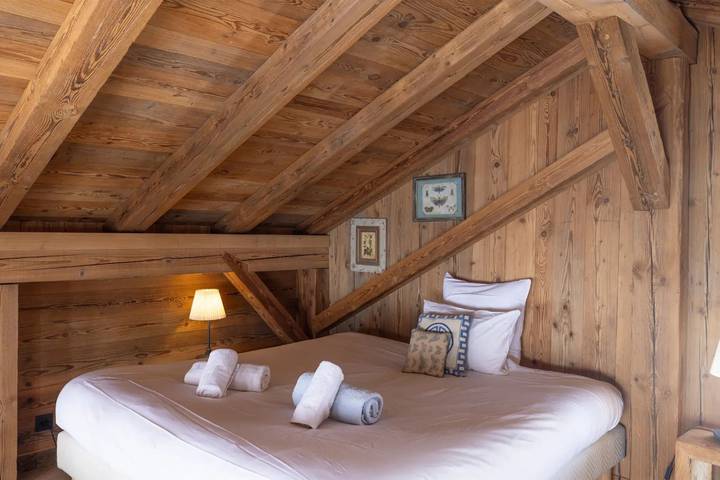 Chalet 'Mazot De Warens' avec vue sur la montagne, terrasse privée et jardin privé in Combloux, Pays du Mont-Blanc
