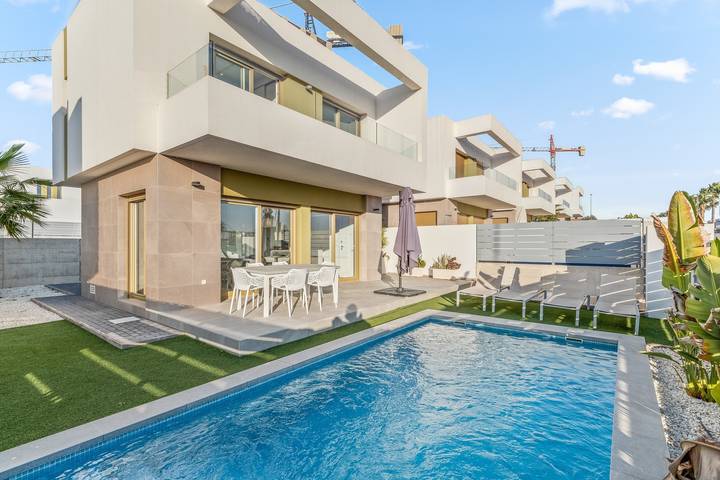 Villa pour 7 personnes, avec vue sur le lac et jardin à Orihuela