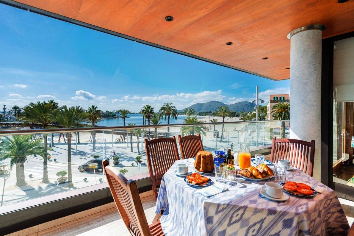 Entire apartment, Luxurious Apartment with Wi-Fi, Balcony and Sea View in Port d'Alcúdia, Alcúdia
