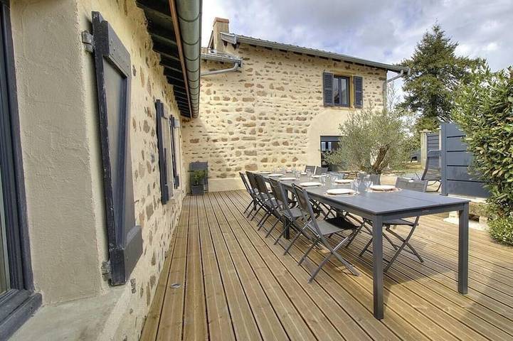 Location de vacances pour 10 personnes, avec jardin dans Chambost-Allières
