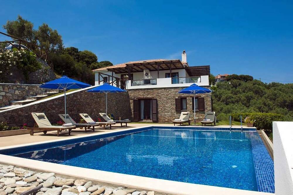 Villa with Private Pool and Beautiful Aegean Sea Views in Kalyvia, Sporades