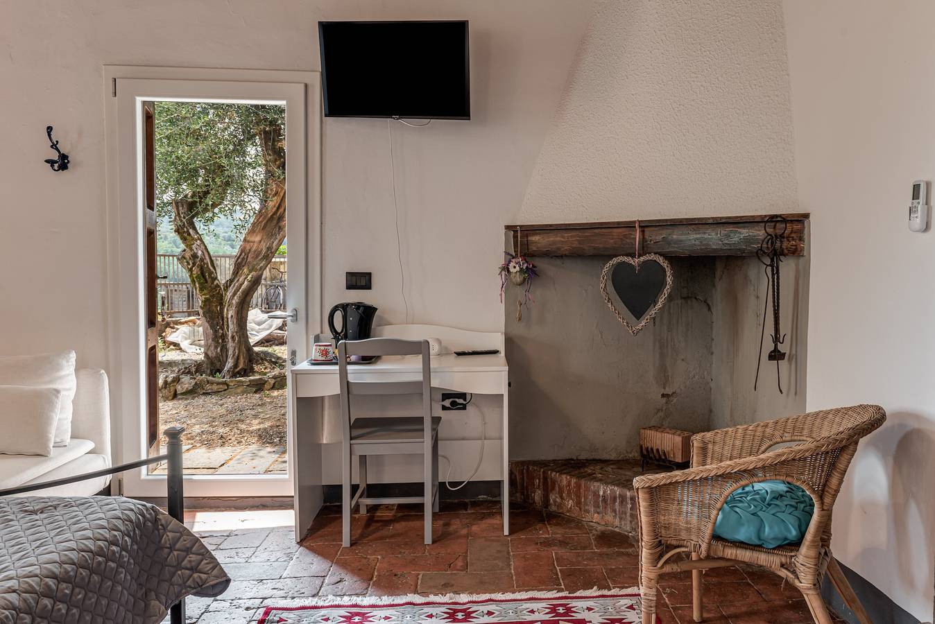 Habitación 'Ulivo Con Giardino' con vistas a la montaña, Wi-Fi y aire acondicionado. in Lastra a Signa, Provincia de Prato