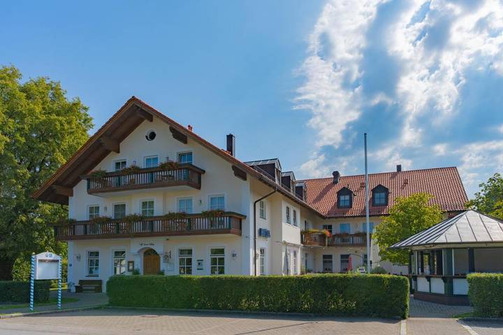 Hôtel pour 4 personnes, avec Balcon et Terrasse ainsi que Jardin et Vue à Geretsried