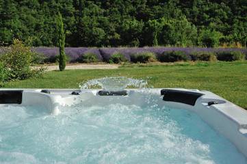 Gîte pour 6 personnes, avec jardin et jacuzzi à Roche-Saint-Secret-Béconne