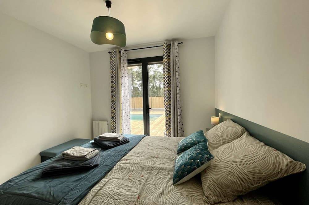 Villashomeclet - Villa Palm Beach ⭐️ Piscine ⭐️ Terrasse ⭐️ Clim ⭐️ 4 chambres in Vensac, Région de Lesparre-Médoc