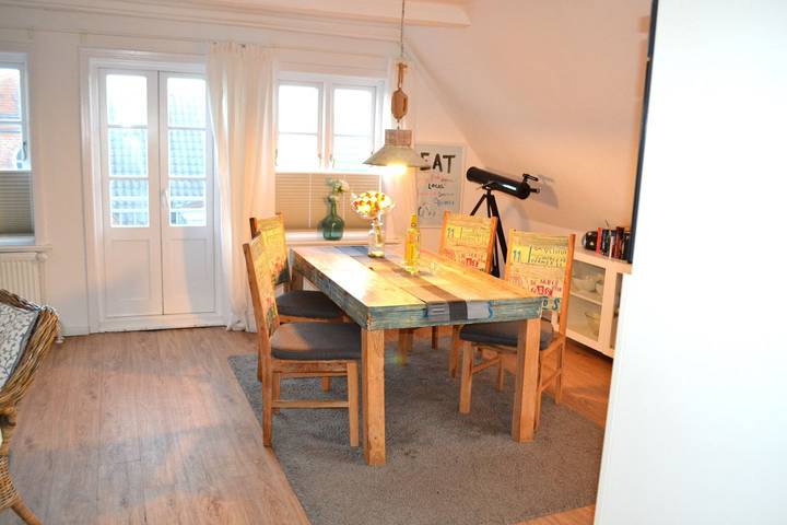 Ganze Wohnung, Ferienwohnung  im Stadtzentrum mit  Balkon direkt am Strand. Für bis zu 4 Personen. in Nordfriesische Inseln (Schleswig-Holstein) (Schleswig-Holstein), Wyk auf Föhr