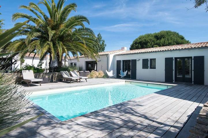 Location de vacances pour 10 personnes, avec Terrasse et Jardin dans Office De Tourisme De La Couarde Sur Mer