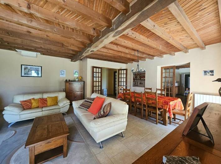 Gîte pour 9 personnes, avec vue ainsi que jardin et terrasse à Moulidars