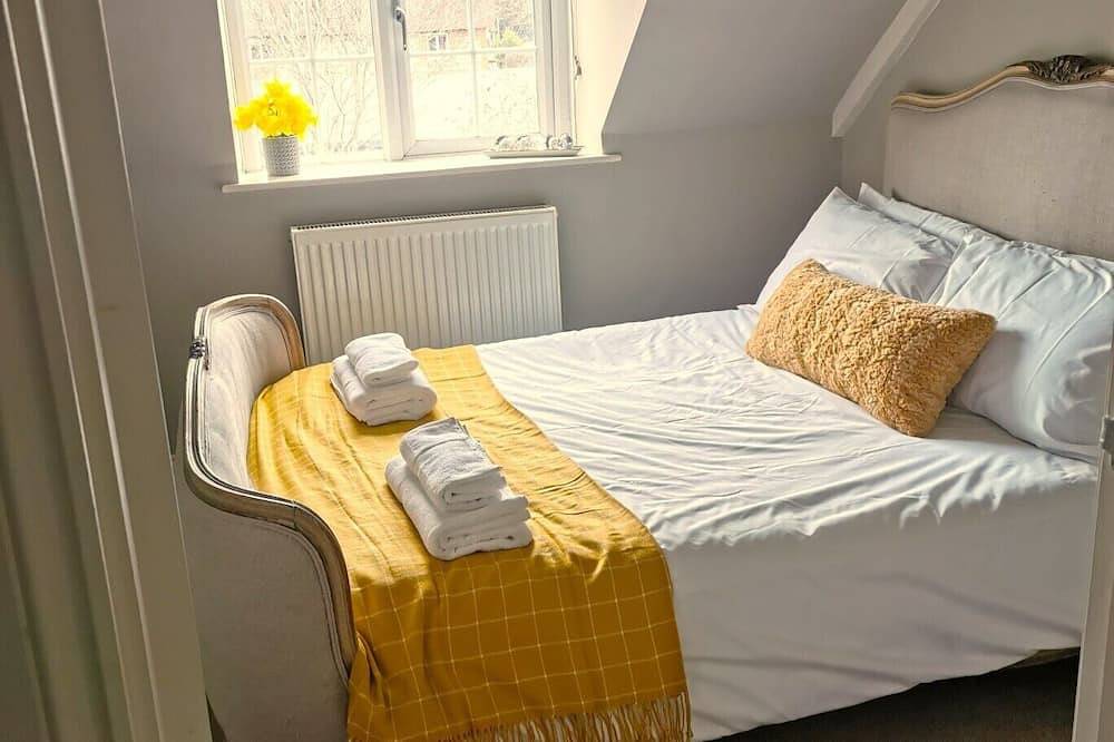 Beautiful, traditional rural cottage in Wiltshire