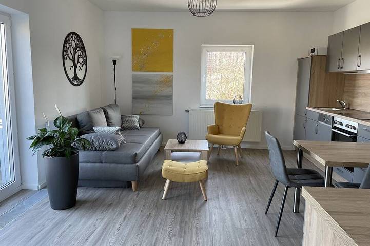 Ferienwohnung für 4 Personen, mit Balkon und Whirlpool sowie Garten in Bernsdorf