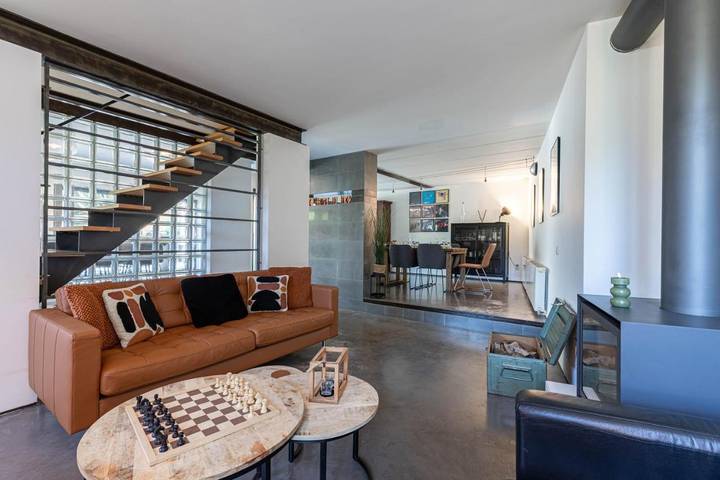 Location de vacances pour 9 personnes, avec vue ainsi que vue sur le lac et terrasse, animaux acceptés à Yvoir - 2