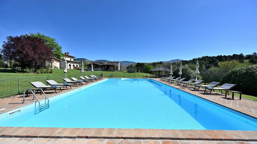 Location de vacances pour 17 personnes, avec terrasse ainsi que jacuzzi et sauna, animaux acceptés à Poppi - 4