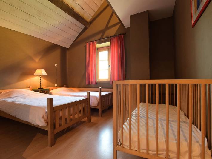 Location de vacances pour 26 personnes, avec piscine et jardin ainsi que terrasse et sauna, adapté aux familles à Tenneville - 4