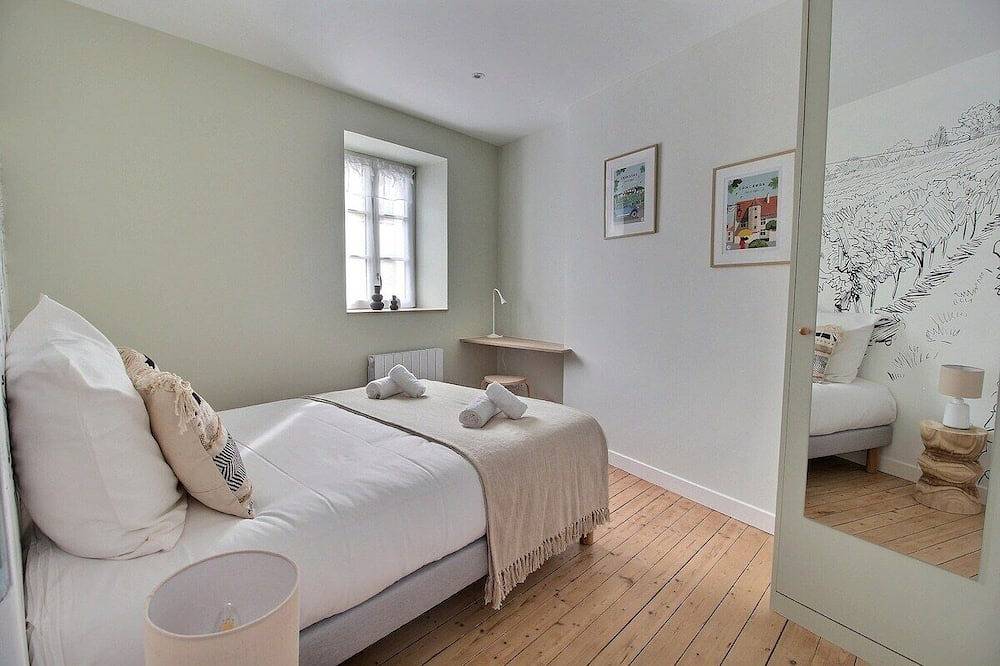 Entire apartment, Le Logis Saint-Ursin in Bourges, Bourges region