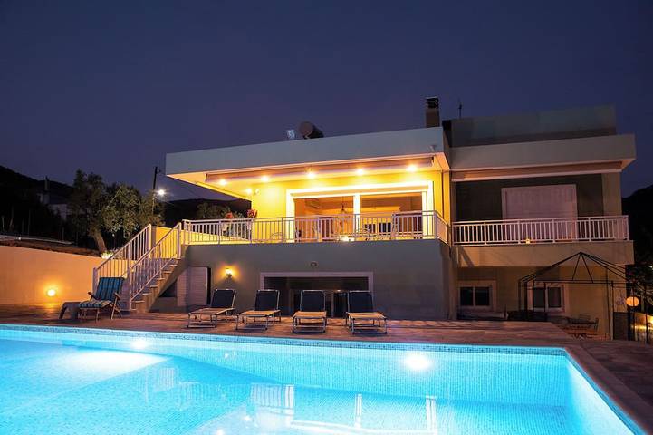 Ferienhaus für 6 Personen, mit Pool in Loutraki