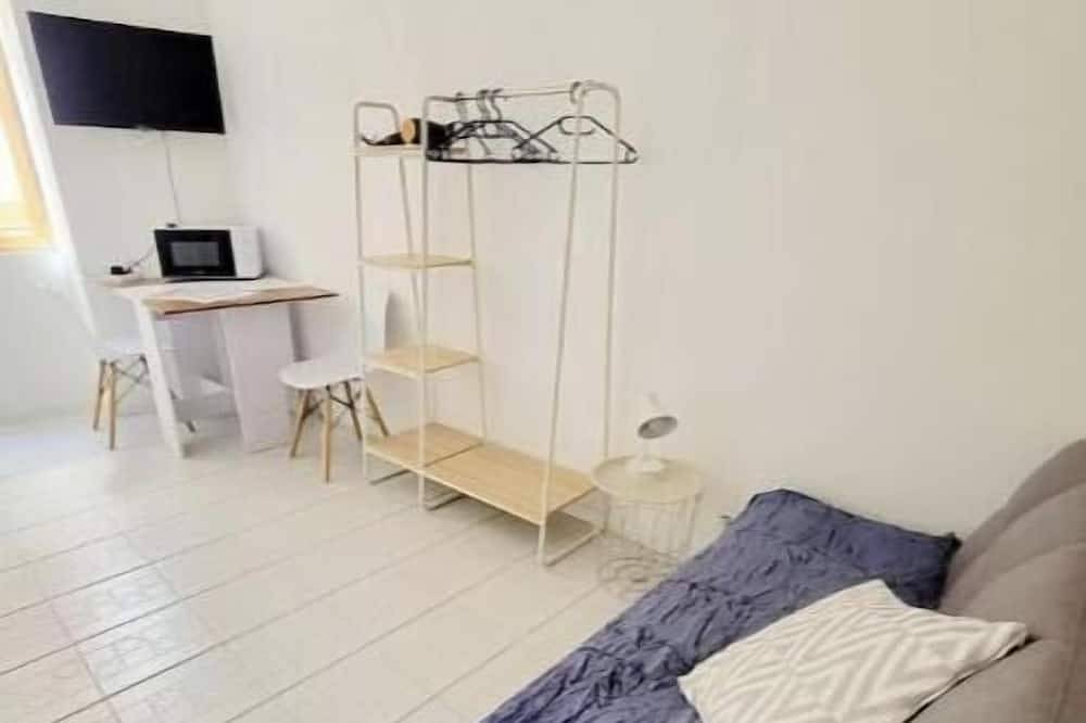 Ganze Wohnung, Studio 1: Charming studio apartment •  Air conditioning, downtown, and Wi-Fi in Bédarieux, Béziers und Umgebung