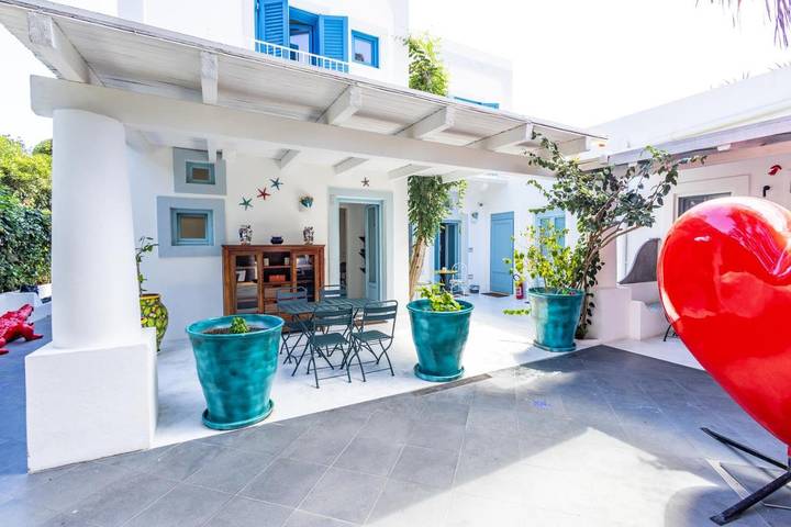 Casa vacanza per 4 persone, con giardino e panorama, con animali domestici in Panarea
