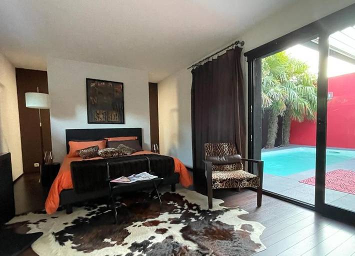 Chambre d’hôte pour 2 personnes, avec terrasse et piscine