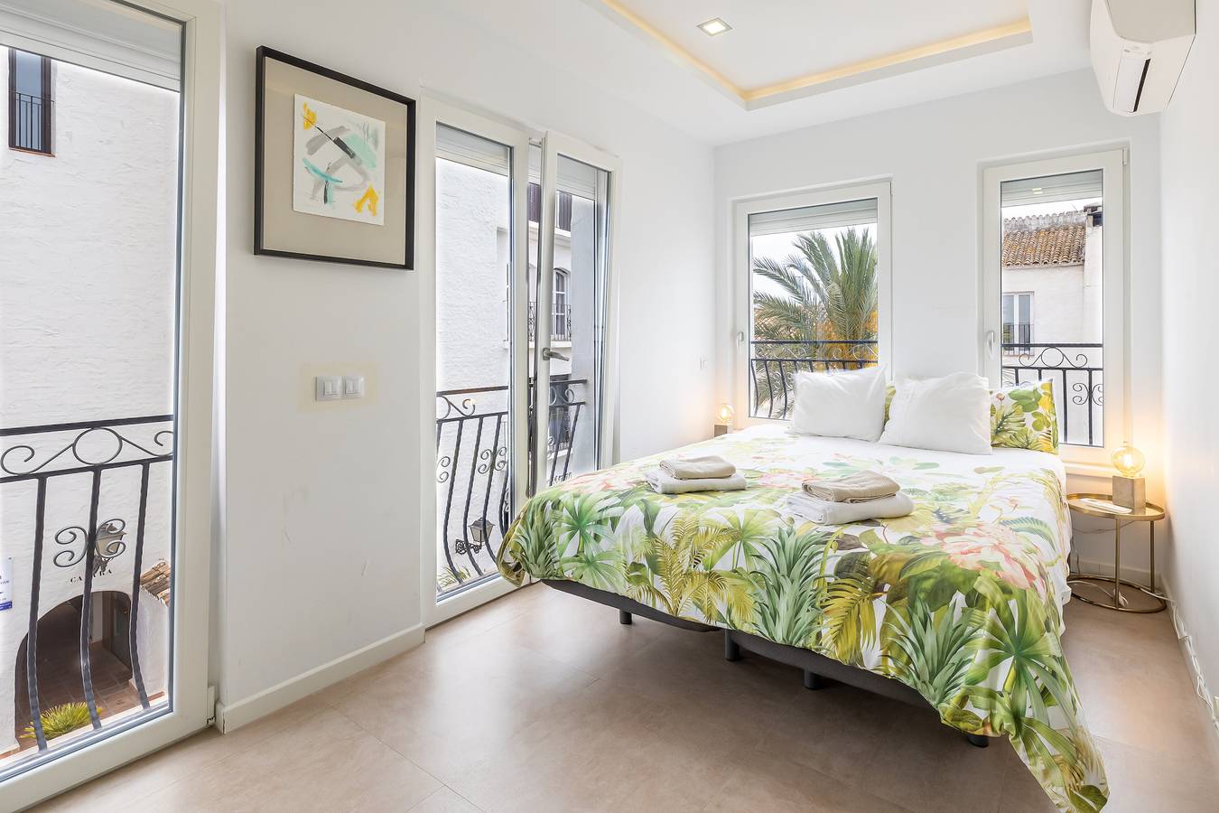 Entire apartment, "Great Spacious Banus Appartment" close to the Beach with Wi-Fi in Puerto Banús, Marbella