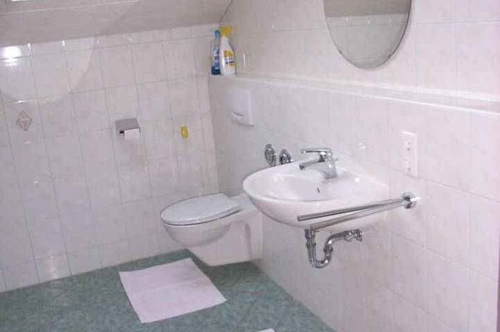 Ganze Wohnung, 100 qm Ferienwohnung Zirbe mit zwei Schlafzimmern und kostenfreiem Wlan in Lohberg, Ostbayern