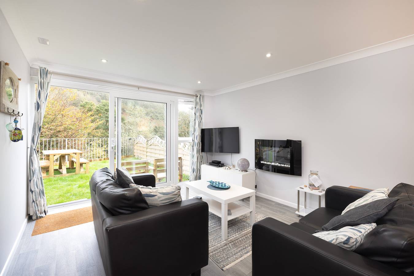 2 Bed Villa Sleeps 4 - Wifi, Garden, Sea Views in Cornwall