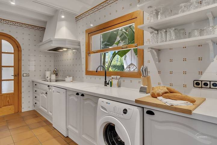 Hôtel pour 14 personnes, avec piscine ainsi que jardin et jacuzzi à Parcent - 4