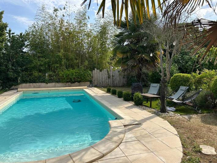 Maison de vacances pour 6 personnes, avec Balcon et Terrasse ainsi que Jardin et Piscine à Nuits-Saint-Georges