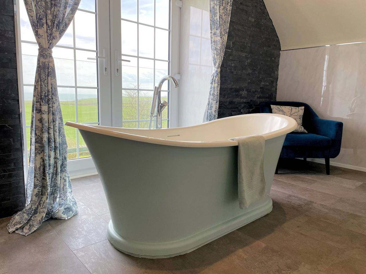 Luxury Farmhouse Retreat with Sea Views & Hot Tub - Pass the Keys in Dumfries und Galloway