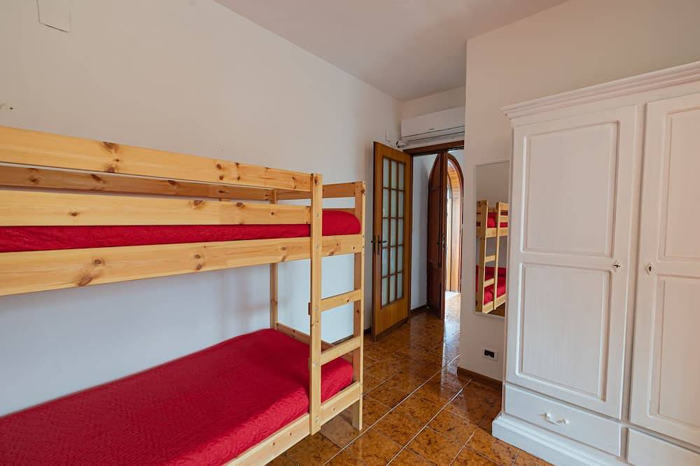 Entire apartment, 2-Sea house with pool near Cefalù in Spiaggia (Campofelice di Roccella), Campofelice di Roccella