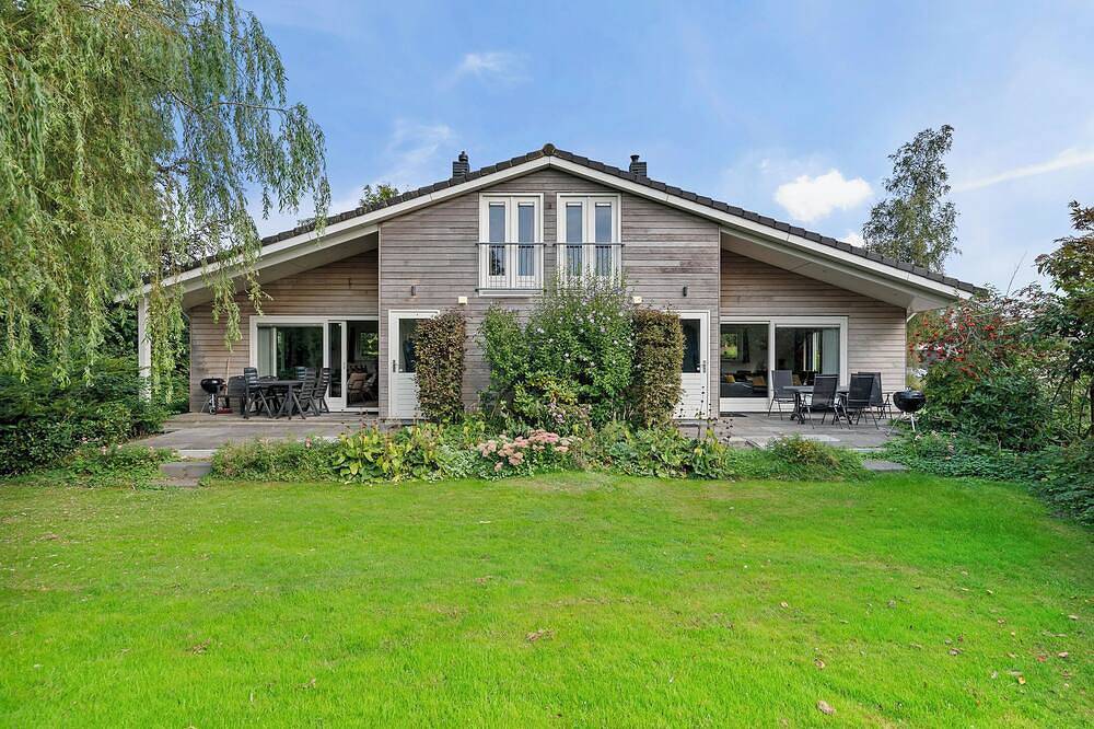 Haus Specht, großer Südgarten und ruhig gelegen. In der Nähe eines Sees. in Nationalpark De Alde Feanen