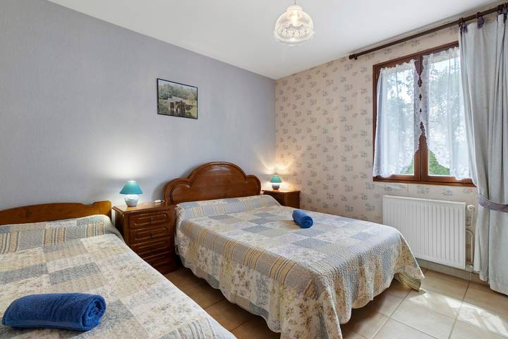 “Jonquille” Guest Room with Shared Terrace, Garden, and Wi-Fi in Milhac, Quercy
