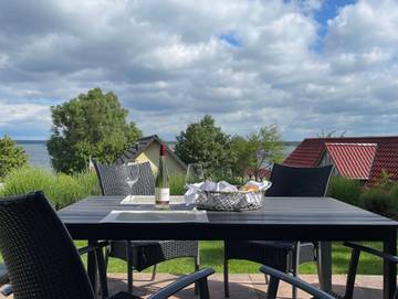 Ferienwohnung für 2 Personen, mit Seeblick und Sauna sowie Terrasse, mit Haustier in Göhren-Lebbin